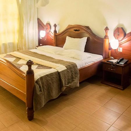 Palm world Hotels Mbarara Buitenkant foto
