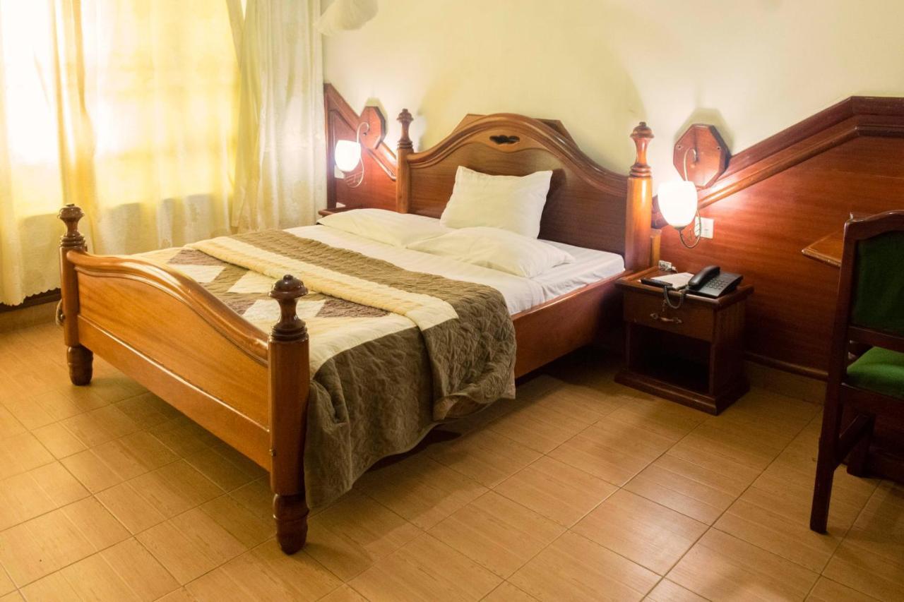 Palm world Hotels Mbarara Buitenkant foto